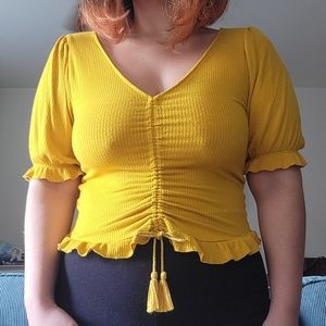 XXI mustard ribbed & ruched v neck top w/ princess sleeves & tassel ties 💛